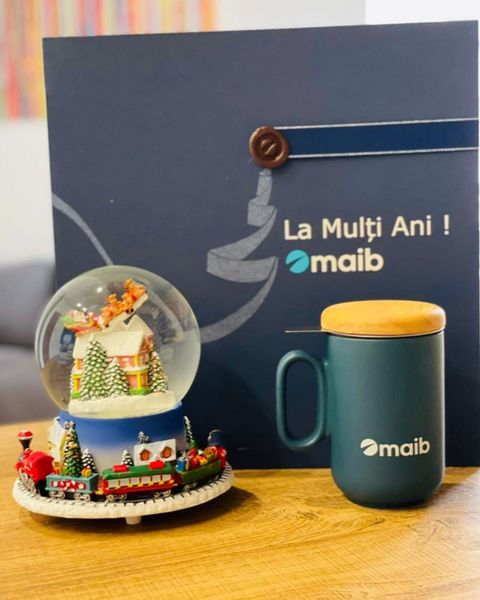 Setul cadou Snow Ball cu glob muzical cu zăpadă, cană cu infuzor, vin sau șampanie și ceai